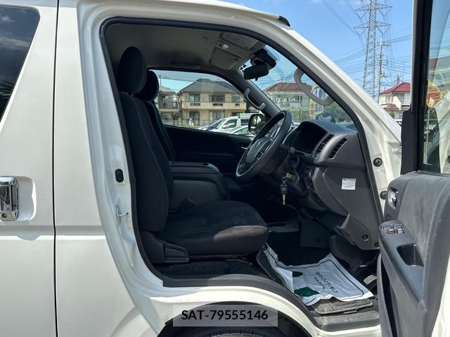 Toyota HIACE VAN 2019-07 8277768-9