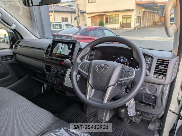 Toyota HIACE VAN 2026-07 8278137-11