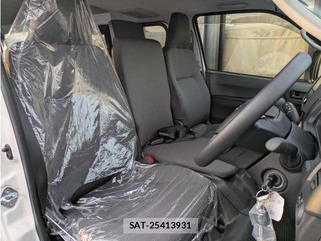 Toyota HIACE VAN 2026-07 8278137-12