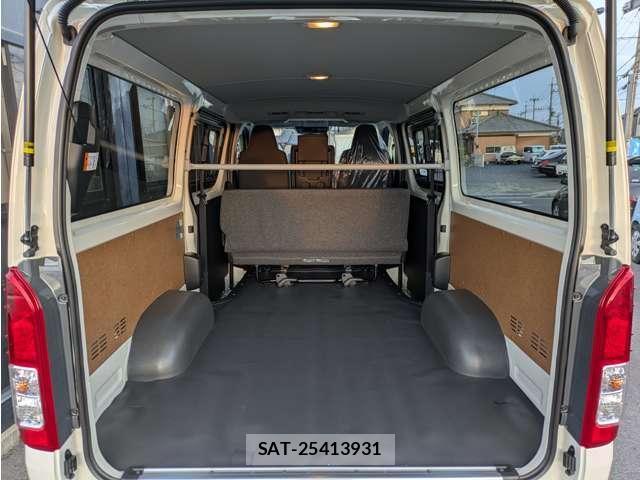 Toyota HIACE VAN 2026-07 8278137-16