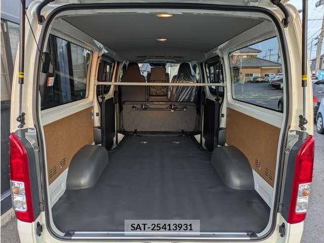 Toyota HIACE VAN 2026-07 8278137-17