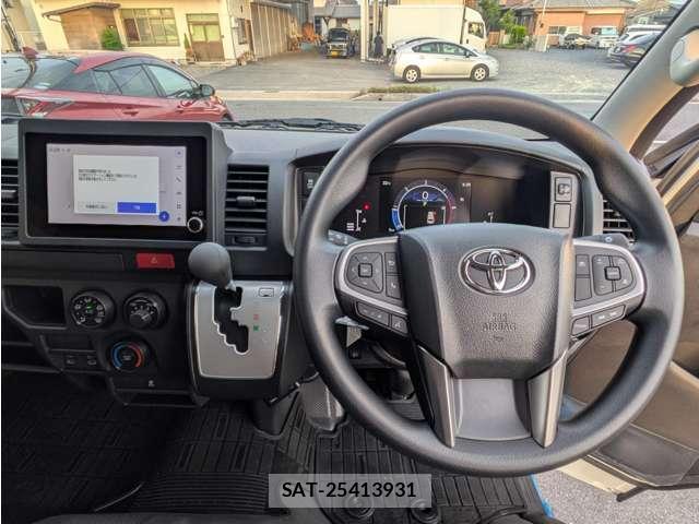 Toyota HIACE VAN 2026-07 8278137-18