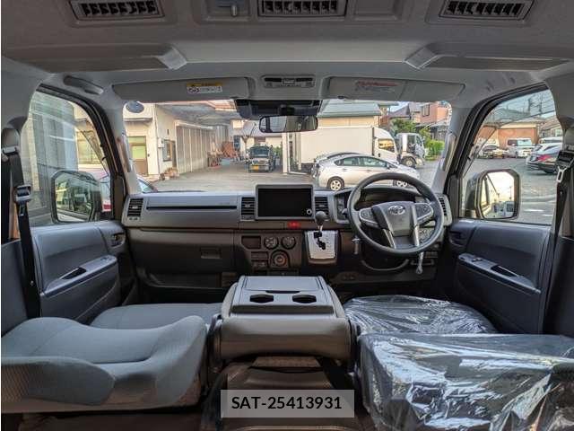 Toyota HIACE VAN 2026-07 8278137-2