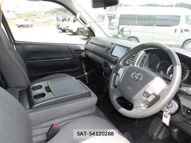 Toyota HIACE VAN 2018-08 8278732-11