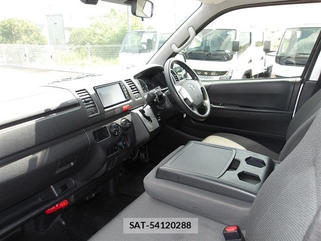 Toyota HIACE VAN 2018-08 8278732-2