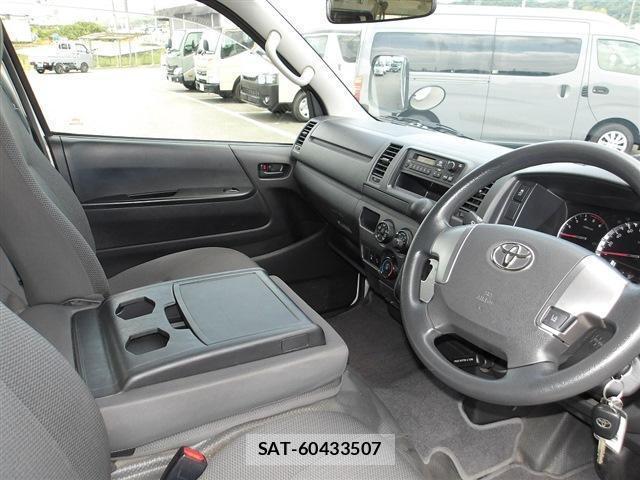 Toyota HIACE VAN 2018-05 8278733-11