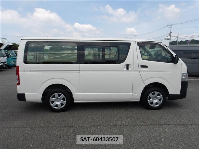 Toyota HIACE VAN 2018-05 8278733-15