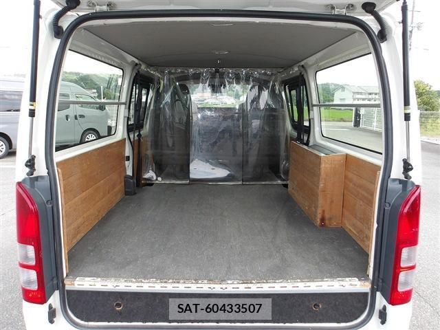 Toyota HIACE VAN 2018-05 8278733-18
