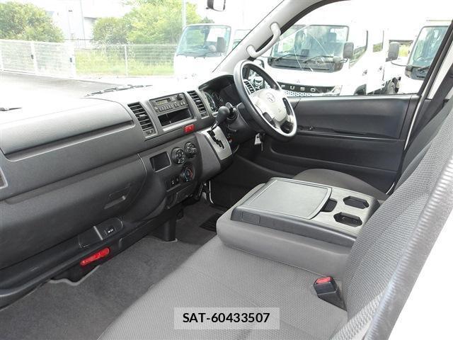 Toyota HIACE VAN 2018-05 8278733-2