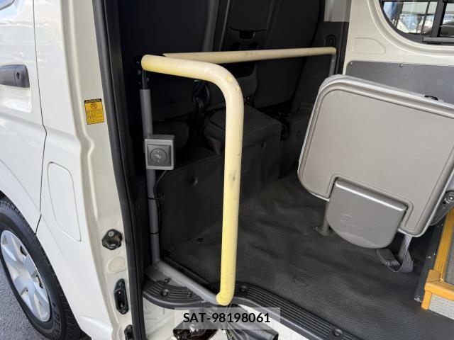 Toyota HIACE VAN 2013-03 8278848-11