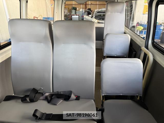 Toyota HIACE VAN 2013-03 8278848-3