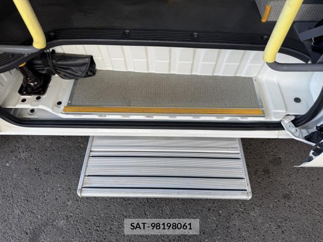 Toyota HIACE VAN 2013-03 8278848-7