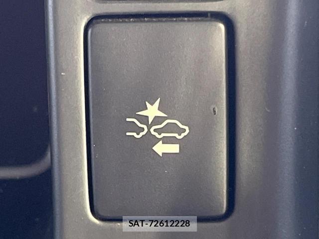 Toyota HIACE VAN 2023-11 8279027-6