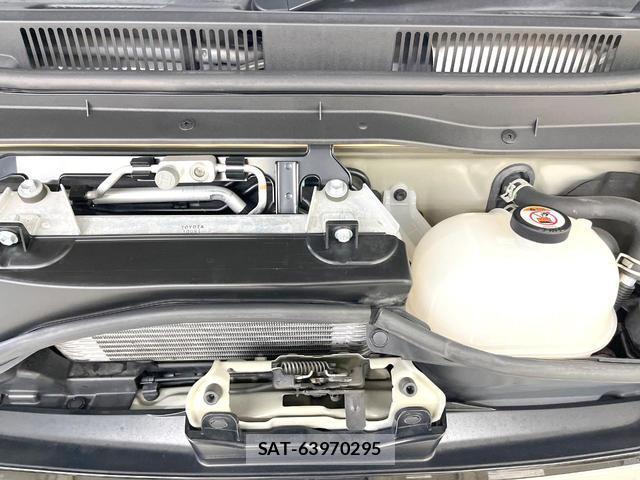 Toyota HIACE VAN 2022-06 8279343-17
