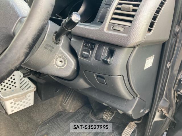 Toyota HIACE VAN 2005-06 8279509-10