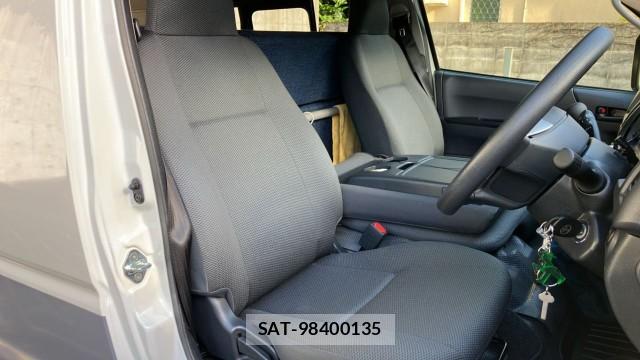 Toyota HIACE VAN 2025-04 8280512-5