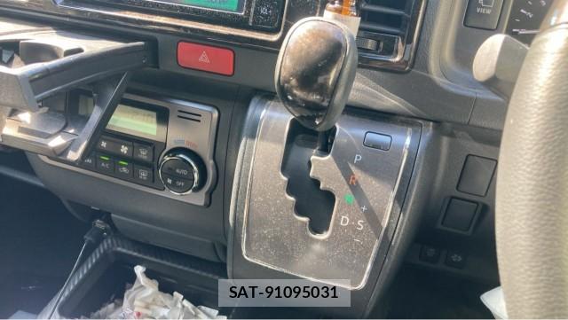 Toyota HIACE VAN 2023-04 8280592-14