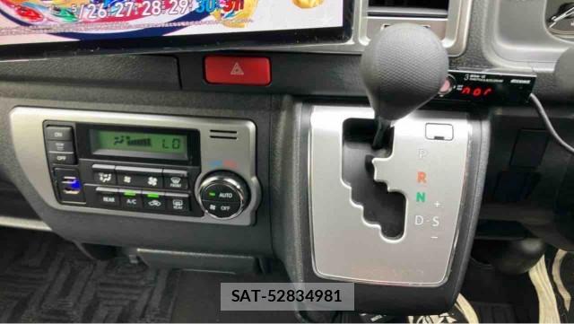 Toyota HIACE VAN 2024-03 8280769-14