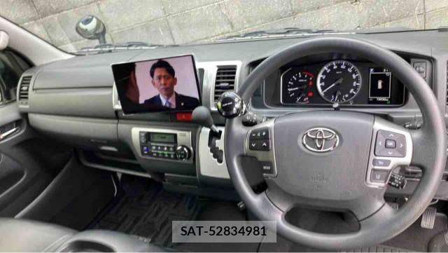 Toyota HIACE VAN 2024-03 8280769-16