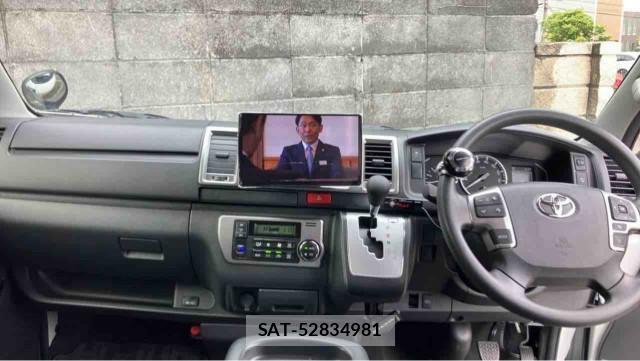 Toyota HIACE VAN 2024-03 8280769-2