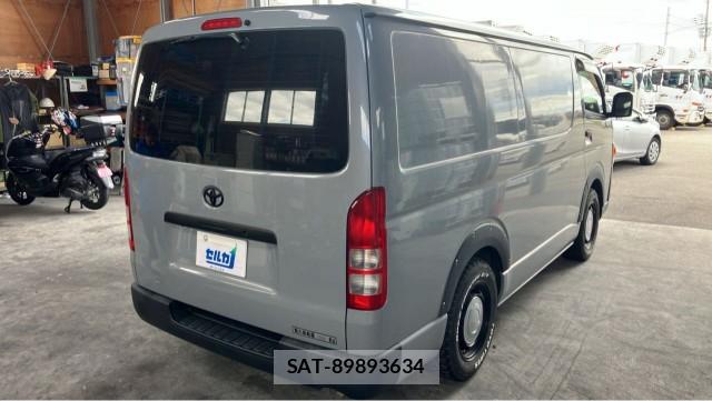 Toyota HIACE VAN 2022-04 8280971-12