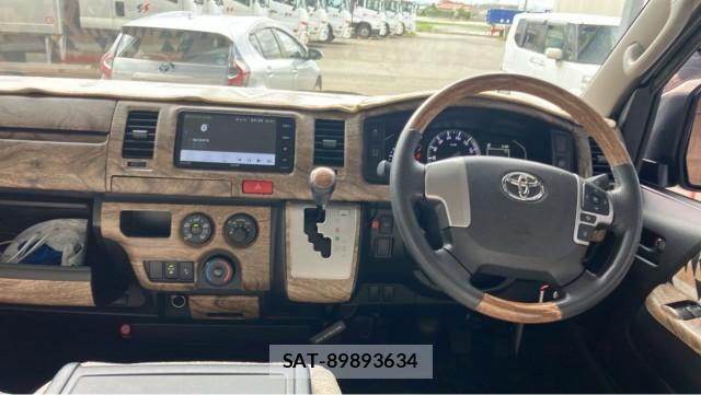 Toyota HIACE VAN 2022-04 8280971-16