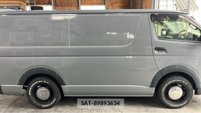 Toyota HIACE VAN 2022-04 8280971-3