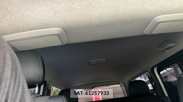 Toyota HIACE VAN 2018-01 8281006-15
