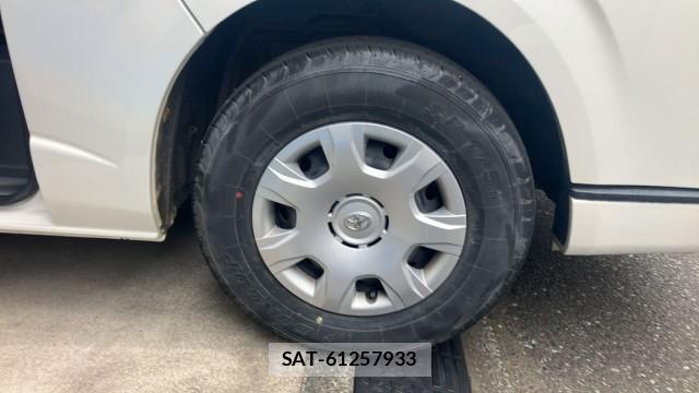 Toyota HIACE VAN 2018-01 8281006-8