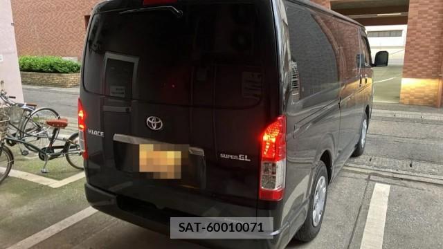 Toyota HIACE VAN 2022-09 8281017-12