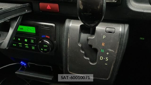 Toyota HIACE VAN 2022-09 8281017-14
