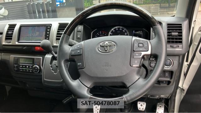 Toyota HIACE VAN 2024-03 8281156-16