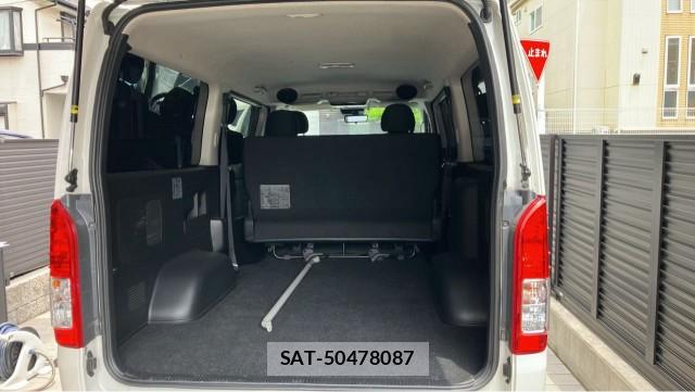 Toyota HIACE VAN 2024-03 8281156-17