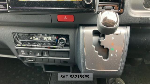 Toyota HIACE VAN 2026-04 8281158-14