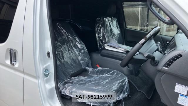 Toyota HIACE VAN 2026-04 8281158-5