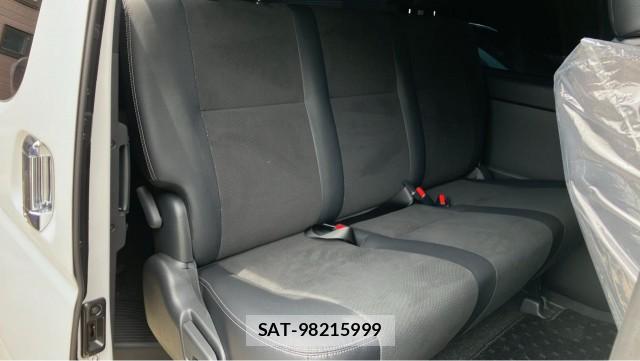 Toyota HIACE VAN 2026-04 8281158-6