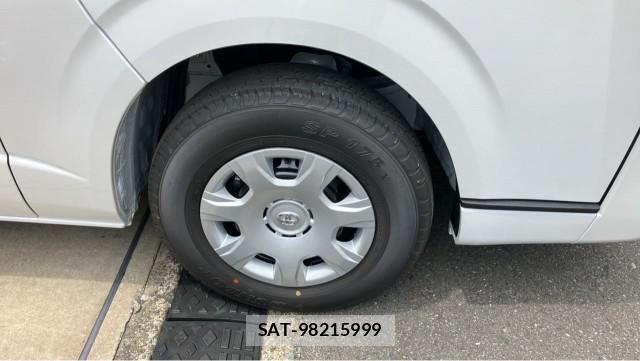 Toyota HIACE VAN 2026-04 8281158-8
