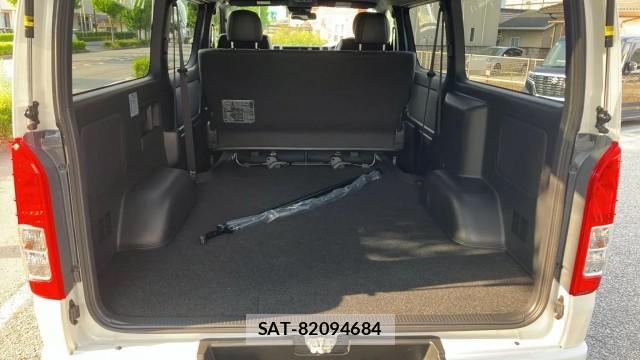 Toyota HIACE VAN 2026-05 8281179-17