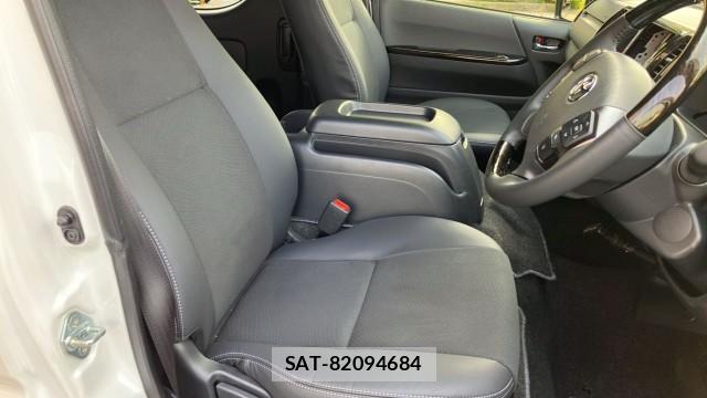Toyota HIACE VAN 2026-05 8281179-5