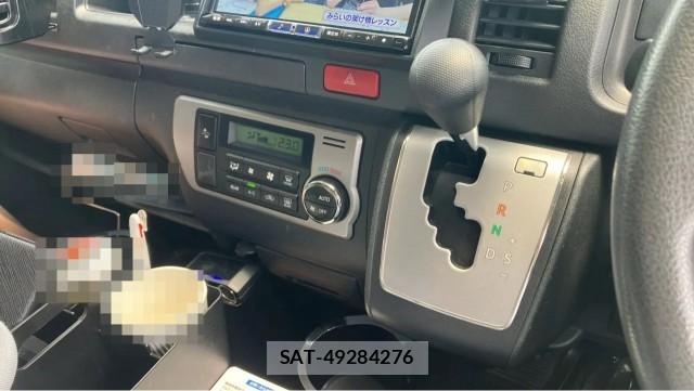 Toyota HIACE VAN 2018-09 8281282-14