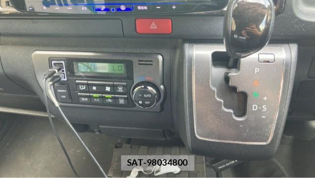 Toyota HIACE VAN 2022-02 8281382-14