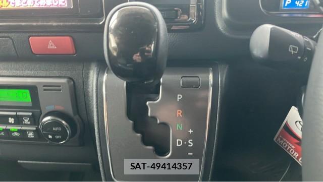 Toyota HIACE VAN 2017-12 8281387-14
