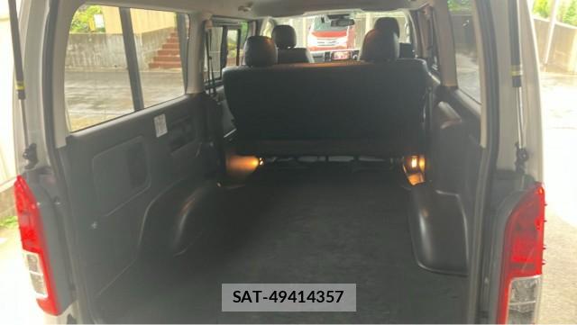 Toyota HIACE VAN 2017-12 8281387-17