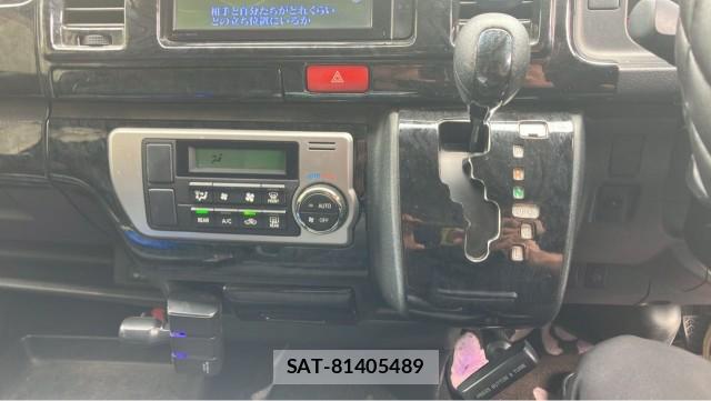 Toyota HIACE VAN 2014-04 8281472-14