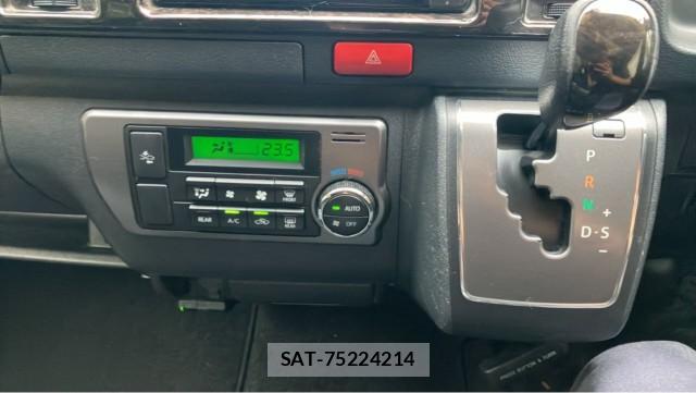 Toyota HIACE VAN 2018-06 8281509-14