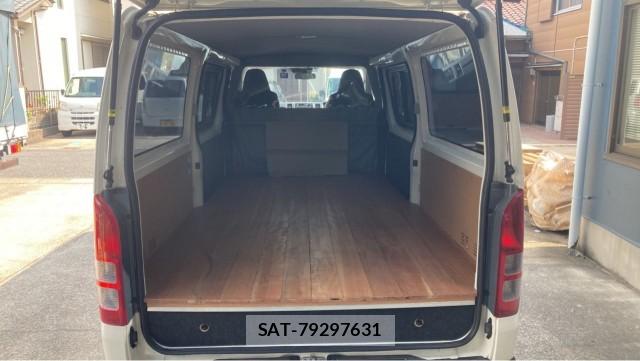 Toyota HIACE VAN 2024-08 8281523-17