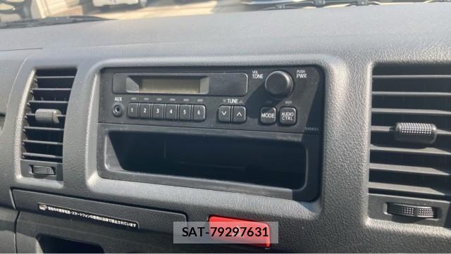 Toyota HIACE VAN 2024-08 8281523-4