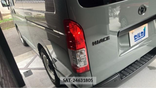 Toyota HIACE VAN 2024-10 8281534-13