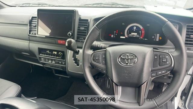 Toyota HIACE VAN 2026-04 8281622-16