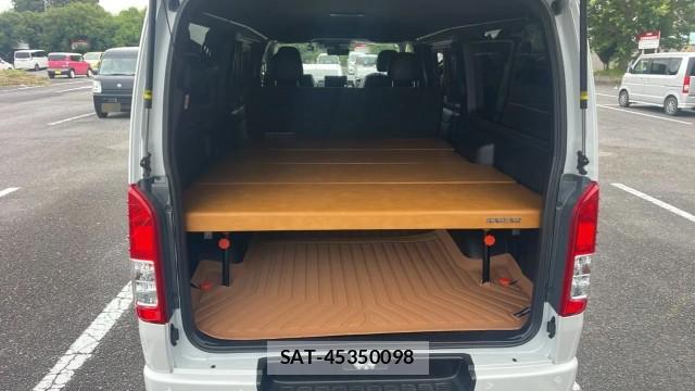 Toyota HIACE VAN 2026-04 8281622-17